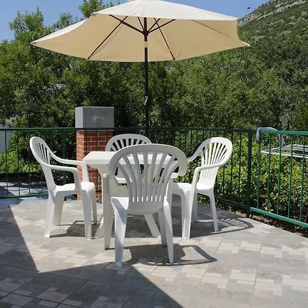 Tri Vlake Apartment Viganj